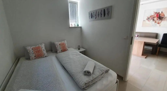 K40, Book Hotel  