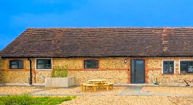 North cottage · Country retreat in the heart of Sussex -Twineham, Varaa Lomakoti Mökit kohteessa Merseyside, Mökki
