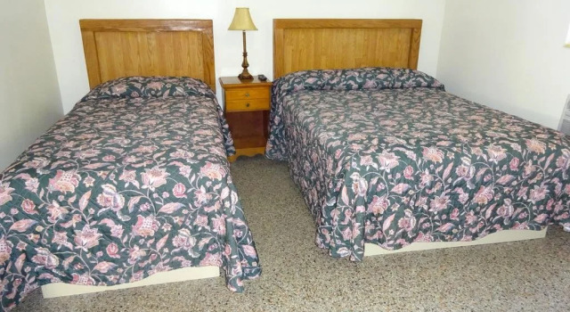 EBBTIDE INN, Забронировать Отель Треже-Айленд Сент-Пит-Бич, рядом с St. Petersburg Municipal Beach