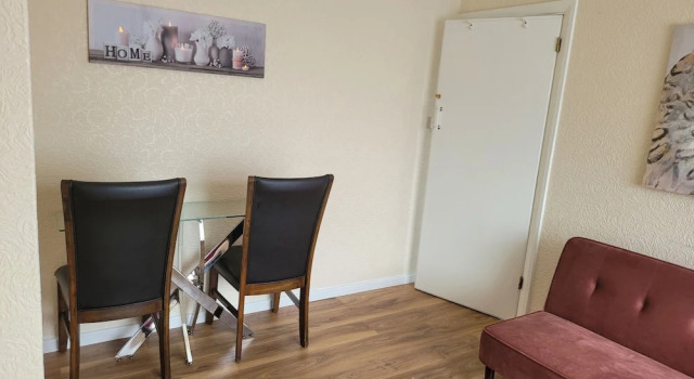Apartment - Sleeps 2 - Parking - Near Station, Varaa Huoneisto Asunnot kohteessa Merseyside, Huoneisto