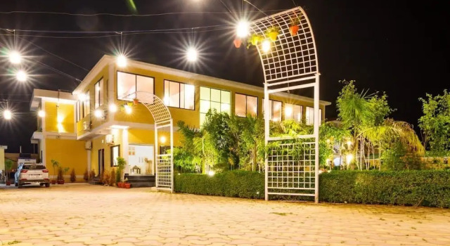 D Clarks Inn -Jim Corbett, Rezervovat Hotel Hotely v Uttarakhand s parkováním, Parkování