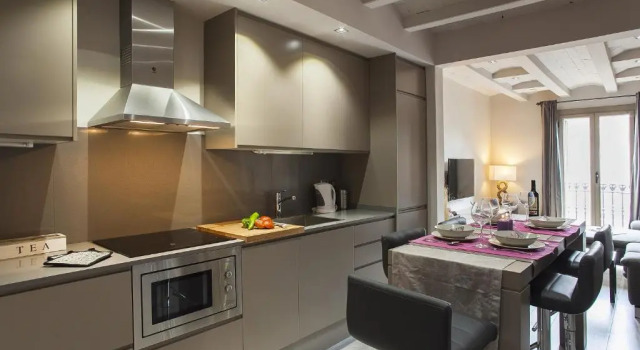 Elegant Eixample Apartment Nicely Decorated, Забронировать Апартаменты/квартира Эшампле Барселона, рядом с Jove Regina Theatre