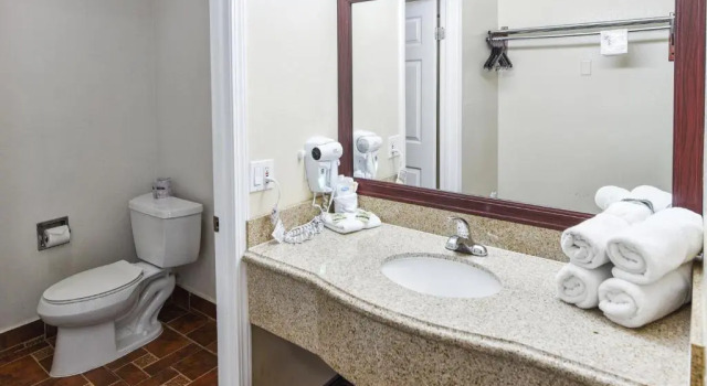 Номер Standard Hollywood Inn Express North
