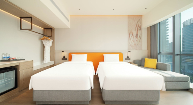 Четырёхместный номер Standard Holiday Inn Zhuhai City Center by IHG