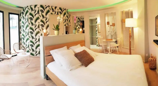 Andrée Puutman, Rezervasyon Otel Trevoux Ain