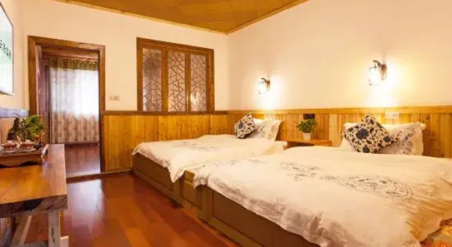 Люкс Deluxe Longji Muyunju Boutique Homestay (Ping'an Zhuangzhai Seven Stars and Moon Viewing Point )