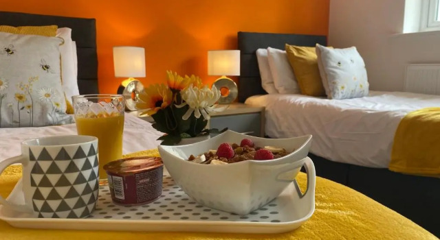 Апартаменты Beautiful & Spacious with 2 Free Parking Spaces By Srk Accommodation