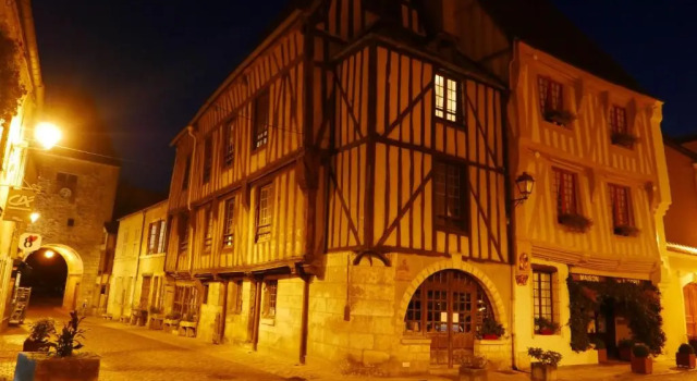 Côté-Serein la Suite du Clos, Book Hotel Hotels in Burgundy with a Pool, Swimming Pool
