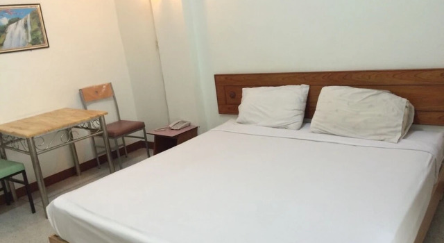 OYO 1161 Sathorn Mansion, Varaa Hotelli Hotellit North-Eastern Thailand pysäköinnillä, Pysäköinti