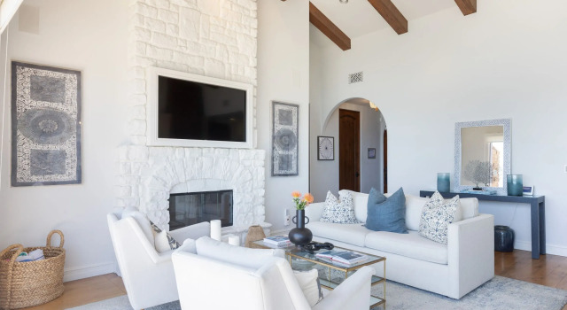 Malibu Beach House Bliss by AvantStay | Beachfront + Private Beach Access, Malibu