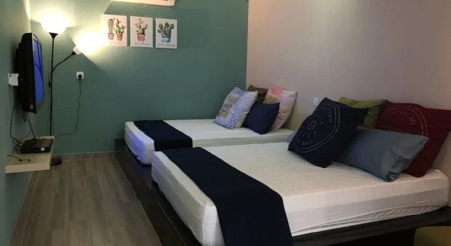 Шестиместный номер Comfort Beds In Garden Hostel
