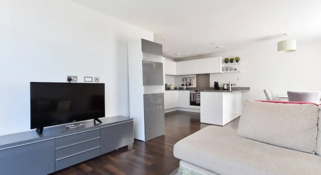 Superb apt for 6 w/ balcony, 10mins to East Putney, Забронировать Отель Отели Англии 3 звезды, 3*