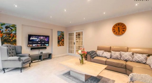 Hidden Gem! Luxury 5 Bed Near Warner Bros Studios, Забронировать Отель Рэдлетт Хартфордшир