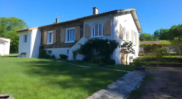 Коттедж Villa in St Denis with Pool & Pyrenees View