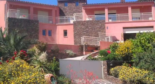 nôa Joli F3 Avec Terrasses Et Vue Mer, Rezervovat Hotel Hotely v Vermillion Coast s parkováním, Parkování