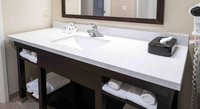 Люкс Comfort Suites Fresno River Park