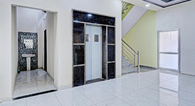 OYO 81074 Hotel Rj 21-18, Забронировать Отель Отели штата Раджастхана 3 звезды, 3*