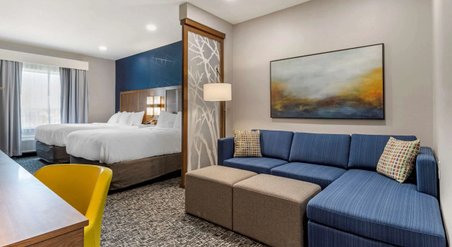 Четырёхместный люкс Comfort Suites Greenville Airport
