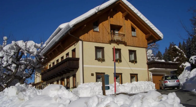 Haus Jost Ingrid, Rezervați Pensiune Hoteluri în Carintia cu parcare, Parcare