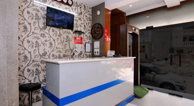 OYO 2041 Hotel Silver Land