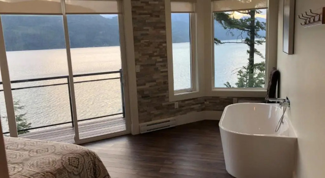 Коттедж The Lodge on Harrison Lake