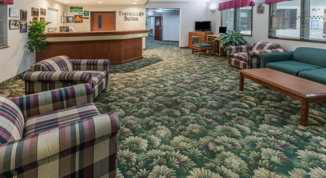 Travelodge Suites Newberg, Varaa Hotelli Newberg Willamette Valley