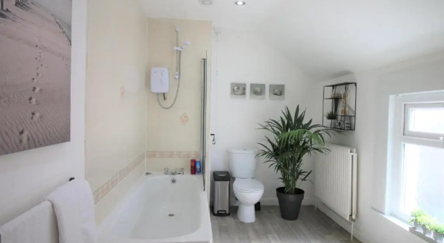 Коттедж Three Bedroom Townhouse - Free Local Parking - by Property Promise