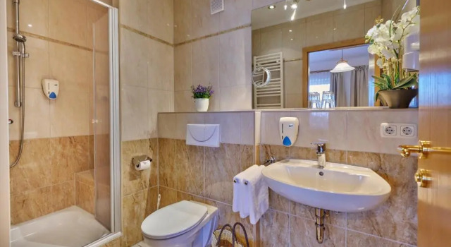 Люкс Hotel Restaurant Zum Goldenen Anker mit Hallenbad & Wellnessbereich