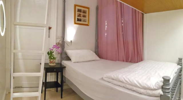 Кровать в общем номере (женский номер) Bed in Town