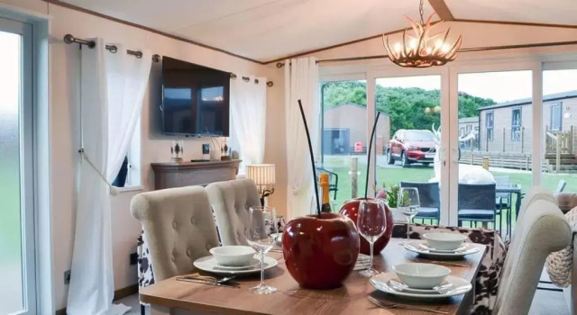 Коттедж Boutique lodge with hot tub sleeps 6