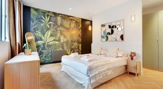 Апартаменты Spacious Apartment - 4br/10p - Place de la Republique