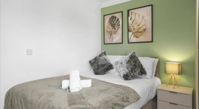 3 Bedroom, 2 Bathroom Apartment in Milton Keynes by HP Accommodation - Free WiFi & Parking, Забронировать Апартаменты/квартира Апартаменты Милтон-Кинс, рядом с Inspired Gourmet Cookery School, Апартаменты/квартира