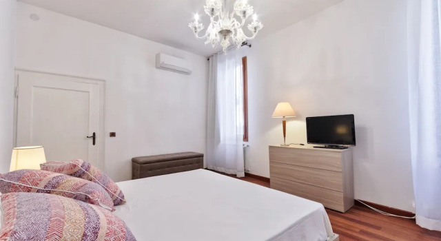 Tolentini Canal View Apartment, Забронировать Апартаменты/квартира Апартаменты Венеции, рядом с Accademia Bridge, Апартаменты/квартира