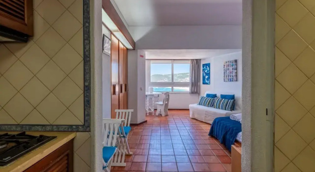 Rent4rest Sesimbra Ocean View Studio - Direct Beach Access, Book Hotel Sesimbra 