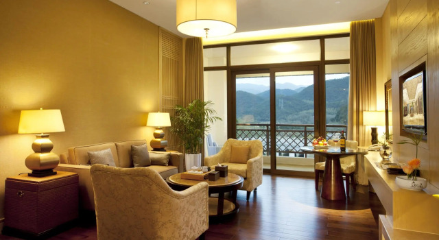 Двухместный люкс Deluxe с видом на озеро Dahongpao Resort