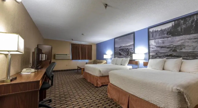 Четырёхместный люкс Super 8 by Wyndham Kamloops On The Hill