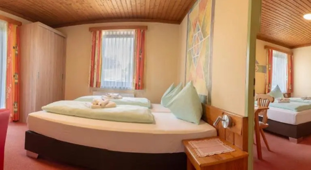 Четырёхместный номер Standard с видом на горы Hotel Landhof Simeter GMBH