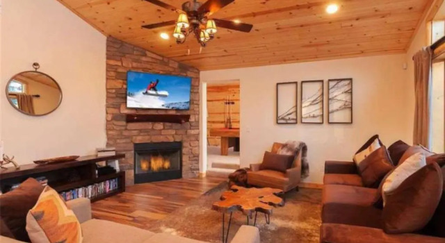 Mountain Air by AvantStay Stunning Log Cabin in Big Bear w Pool Table