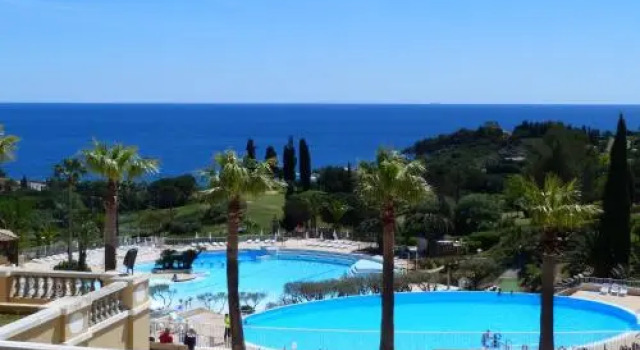 Cap Esterel Village : 2 Pieces Mer Renove 2E Etage- E1 275La, Reservar Hotel Saint-Raphael Mimosa Road
