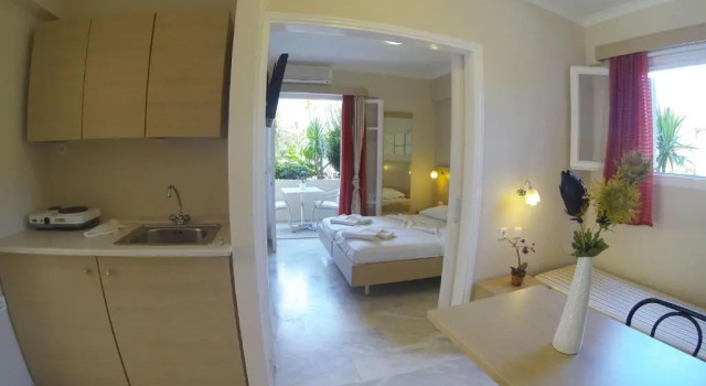 Апартаменты Happyland Hotel Apartments