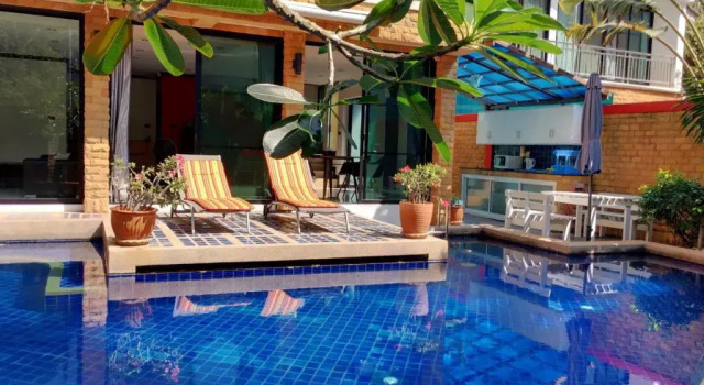 Вилла с 2 комнатами 4poolvillas