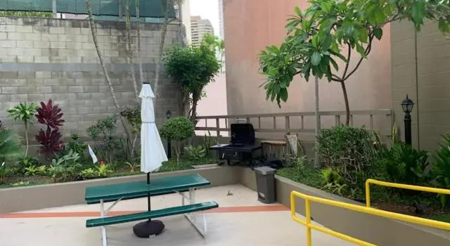 Your Little Piece of Paradise Pool, BBQ & Wifi at Inn on the Park 613, Rezerwuj Hotel Waikiki Honolulu