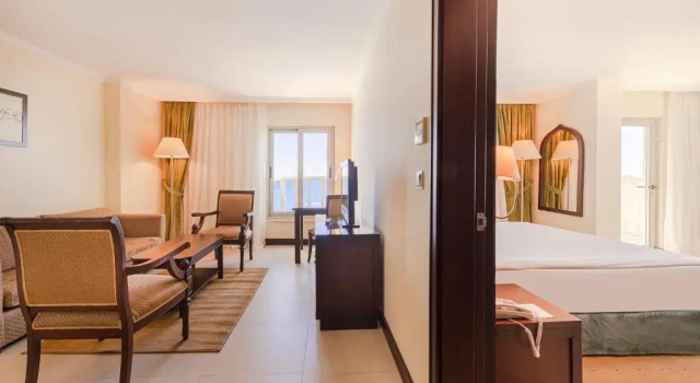 Люкс Corner Crowne Plaza Antalya by IHG