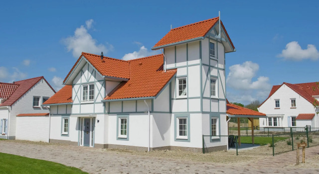 Spacious, detached and child-friendly villa, beach at 400 m., Book Hotel Cadzand 