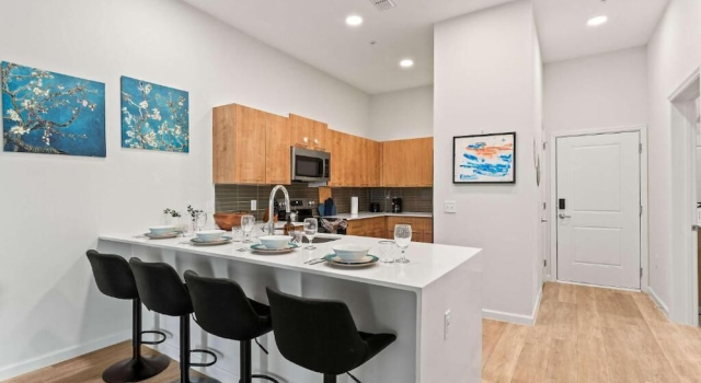 Riviere Apartments King Bed Suite & Pool & Gym & Pet Friendly & Near Epic Universe, Забронировать Апартаменты/квартира Апартаменты Орландо, рядом с Shoppers World Shopping Center, Апартаменты/квартира