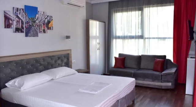 Трёхместный номер Standard с балконом Hotel Number One
