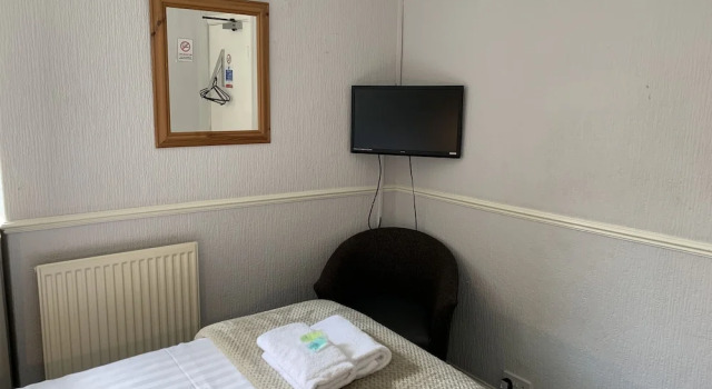 The Bull Hotel, Book Hotel Valley Anglesey
