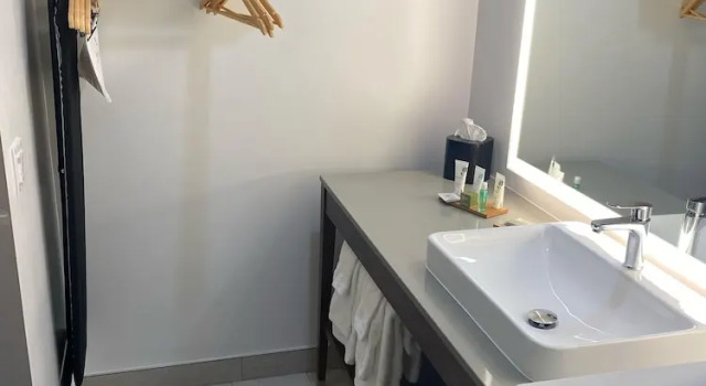 Люкс Country Inn & Suites by Radisson, Vallejo Napa Valley, CA