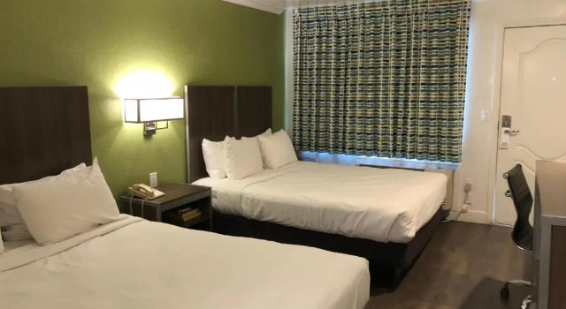 Четырёхместный номер Deluxe Gilroy Inn