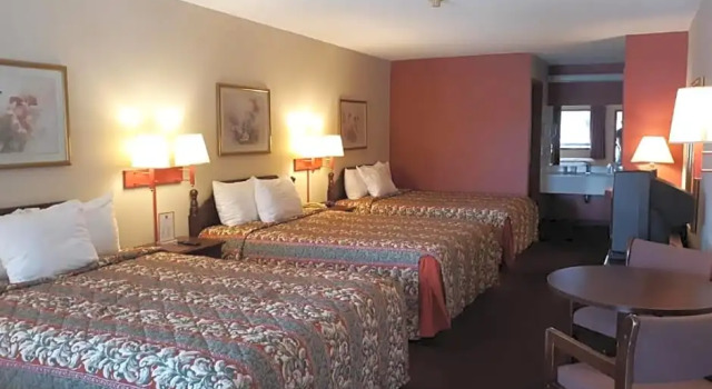 Шестиместный номер Premium OYO Hotel Adairsville Hwy 140